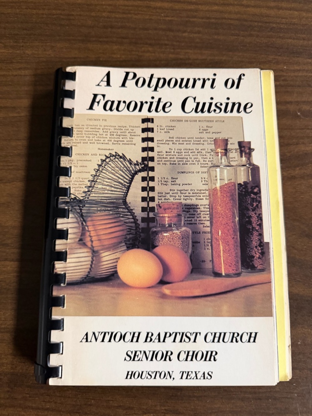 A Potpourri Of Favorite Cuisine VTG 1984 Cookbook Antioch Baptist Church Hou,TX